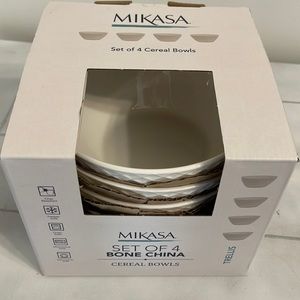 Mikasa Trellis Bone China White Cereal / Soup / Bowl Set of 4 BNIB
